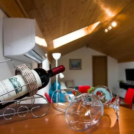 House Golovik Casa de Férias Brseč