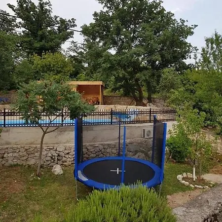 House Golovik Casa de Férias Brseč