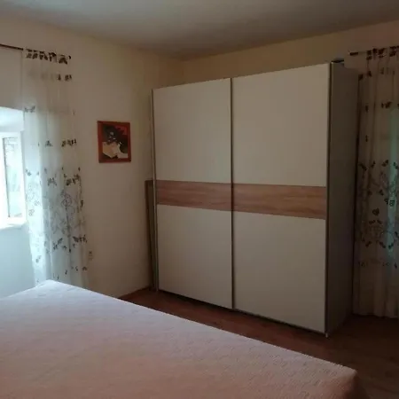 House Golovik Holiday home Brsec