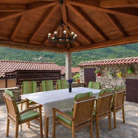Hébergement de vacances House Golovik *